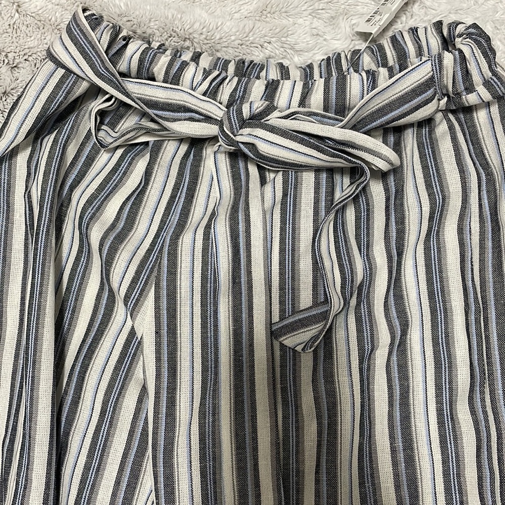 Wide-legged Striped Belted Pants - Picture 3 of 5